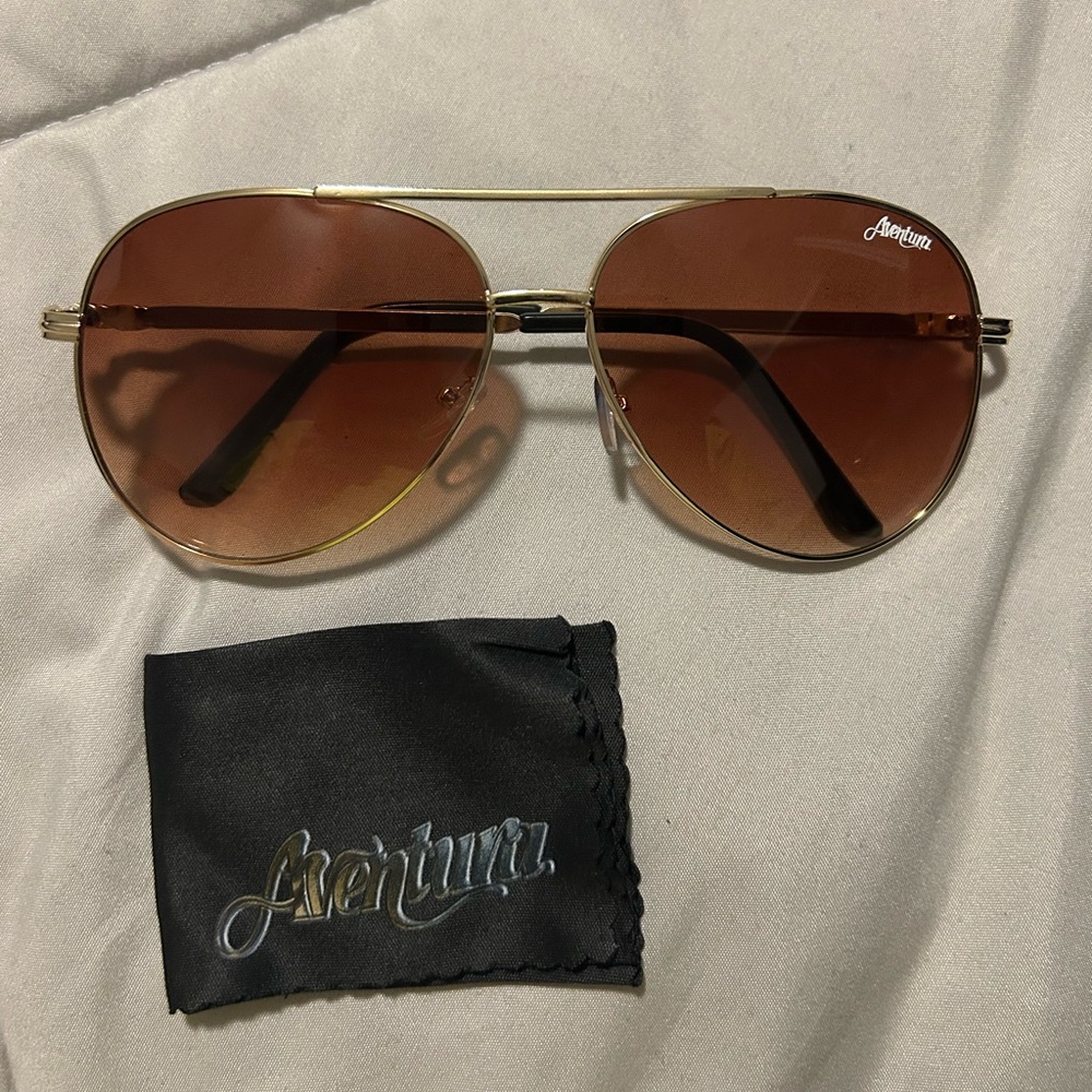 Aventura Cerrando Ciclos Sunglasses & Rubber Bracelet- Unisex